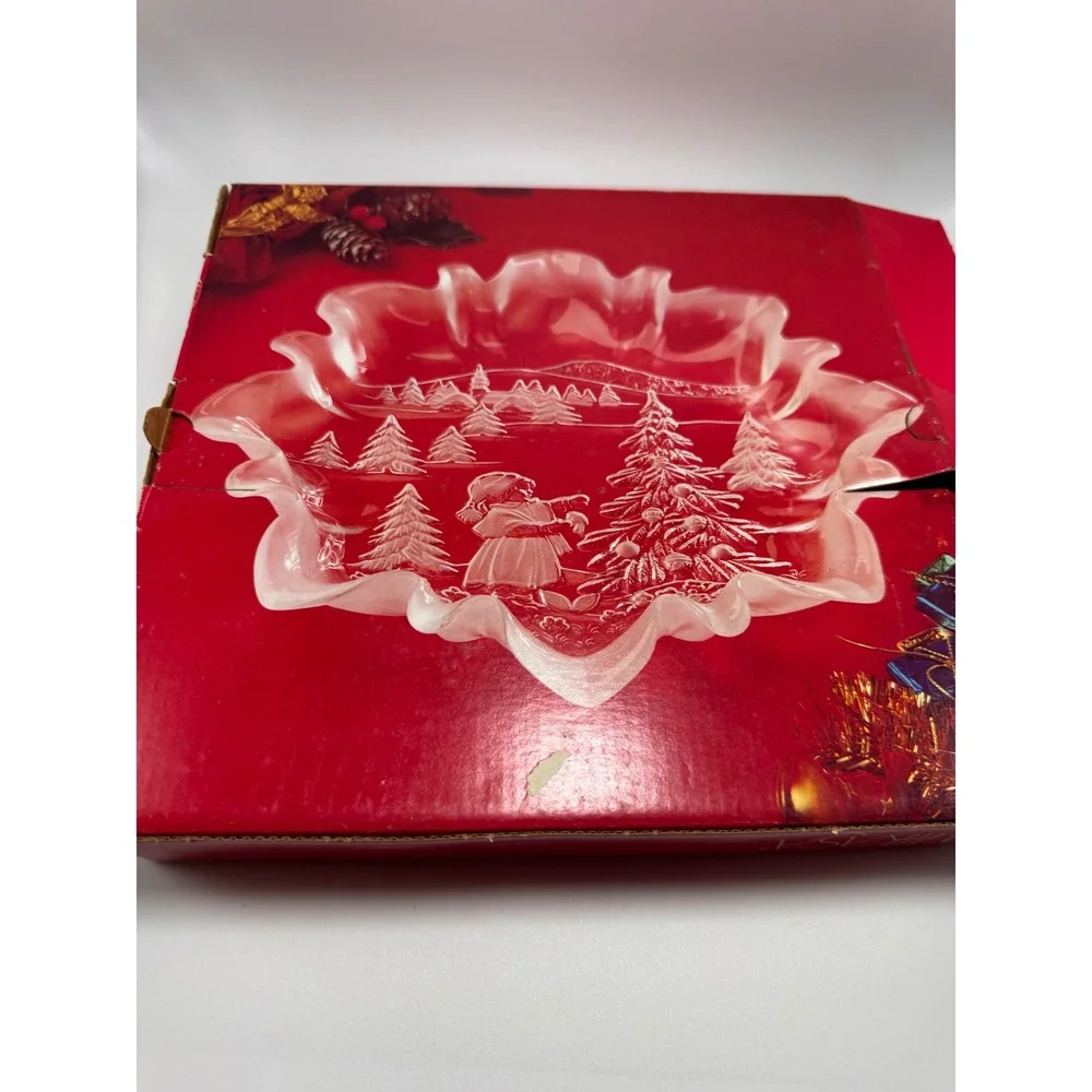 Mikasa Christmas Story Bon Bon Plate SA 600/902 Frosted Glass 9.75
